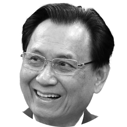 Black and white portrait of Lau Ming Kan