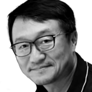 Black and white portrait of Zhang Yun Feng