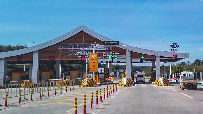 lao-tollgate-060622.jpg