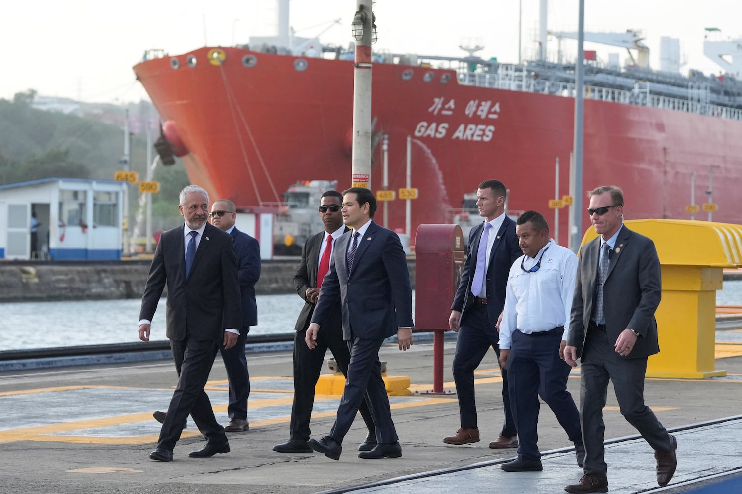 US -Außenministerin Marco Rubio und die Administratorin der Panama Canal Authority Ricaurte Vasquez The Miraflores Locks im Panamakanal in Panama City am 2. Februar 2025.