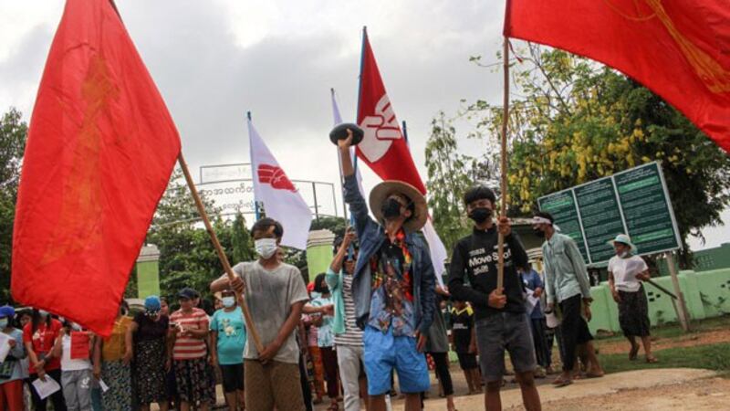 myanmar-protester-alms-bowl-dawei-thanintharyi-apr22-2021.jpg