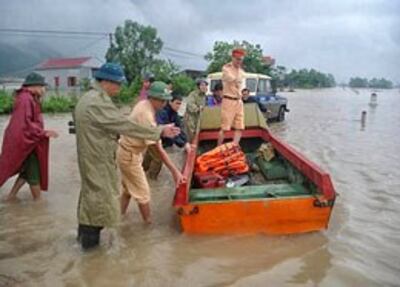 Hồ chứa nước là hồ Đồng Đáng, hồ Thung Cối và hồ Cây Trầu (huyện Tĩnh Gia, tỉnh Thanh Hóa) bất ngờ vỡ, gần 1 triệu m3 nước đổ ấp xuống nhấn chìm hơn 1.000 hộ dân (02 tháng 10, 2013)www.baodatviet.vn