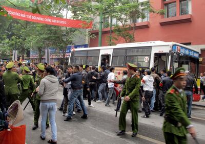 2012-12-09T120000Z_2013521353_GM1E8C914GT01_RTRMADP_3_VIETNAM-CHINA-PROTEST.JPG