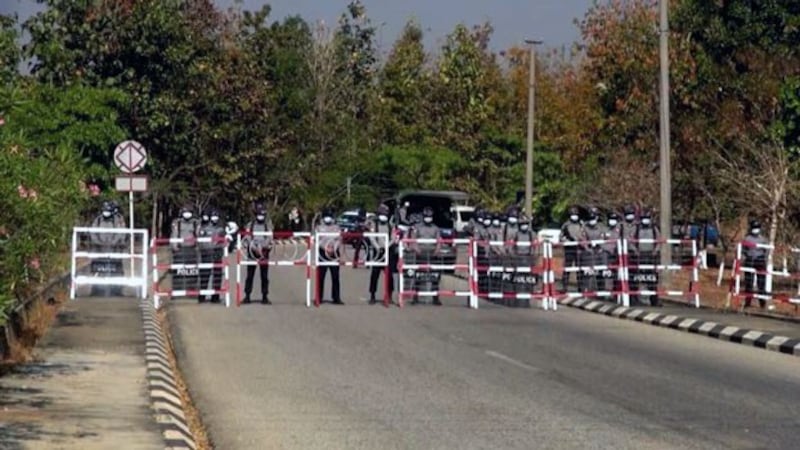 myanmar-police-roadblock-naypyidaw-jan29-2021.jpg