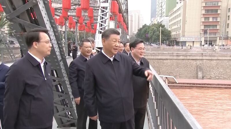 2024年9月11日，习近平来到黄河兰州中山桥段。（视频截图：AP/CCTV）