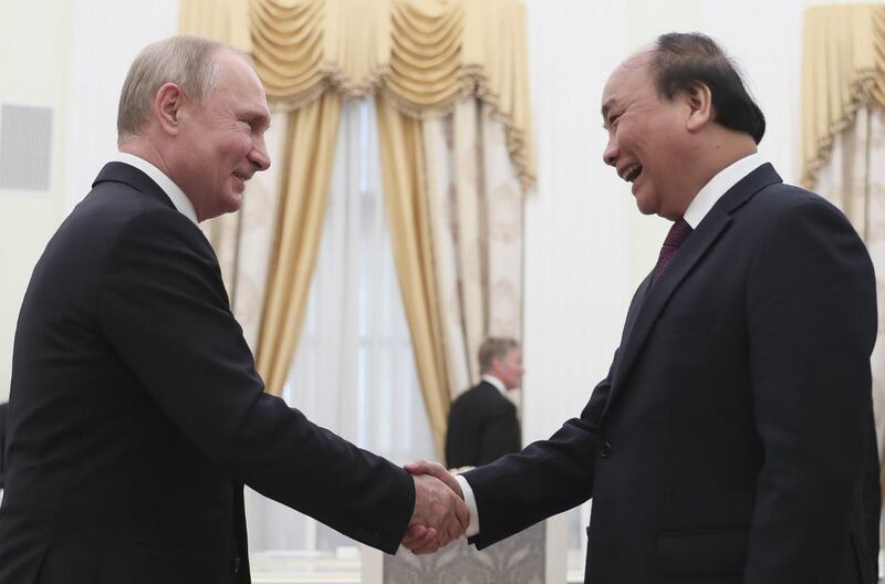 Tổng thống Nga Vladimir Putin và Thủ tướng Việt Nam Nguyễn Xuân Phúc trong cuộc gặp tại Điện Kremlin ở Moscow ngày 22/5/2019.