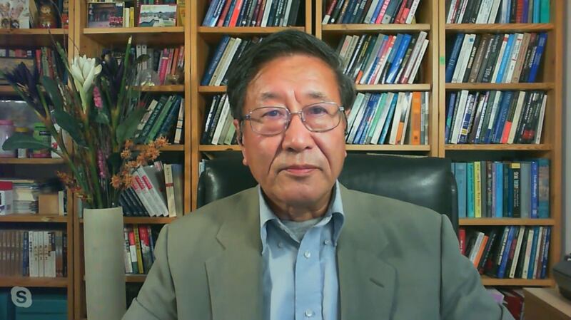 旅美经济学家程晓农总结，中共过去40多年执政“改革强化独裁、独裁逼死经济”。(截屏自节目)