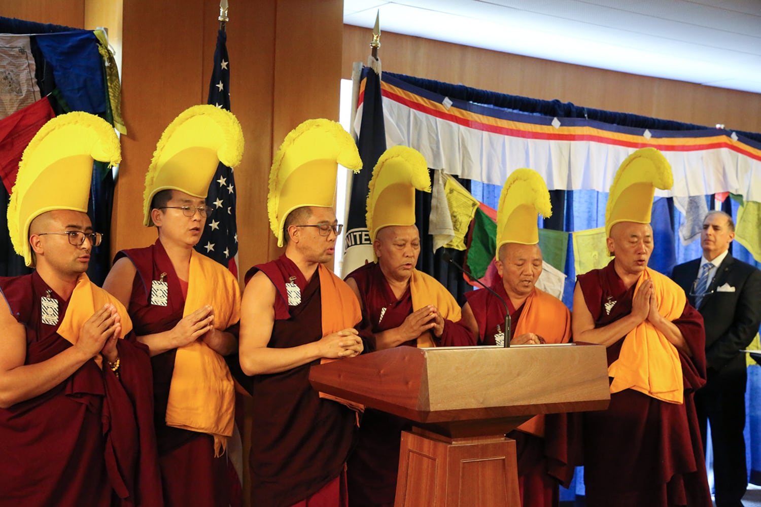 Sechs Meister des Gyuto Tantric -Klosters beten am 4. März 2025 bei der Losar -Feier des Außenministeriums.