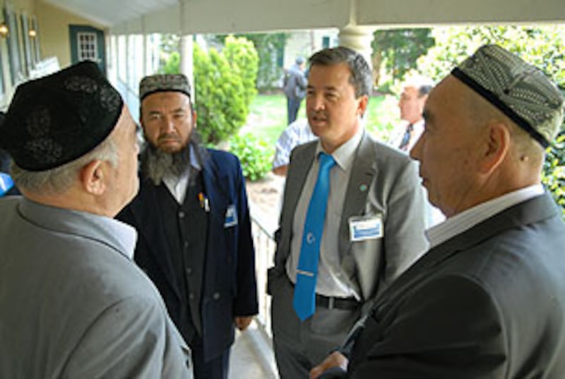 uighur_talking305.jpg