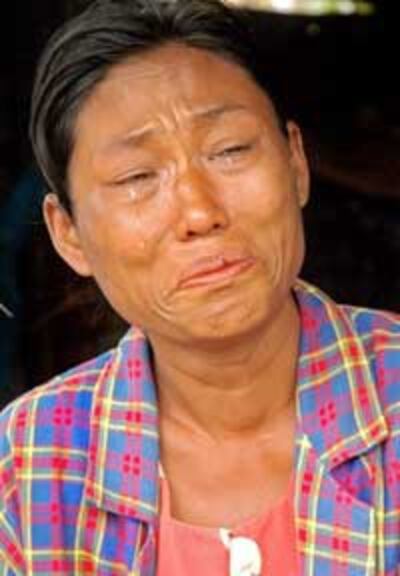 Burmese-cyclone-survivors-crying-200.jpg