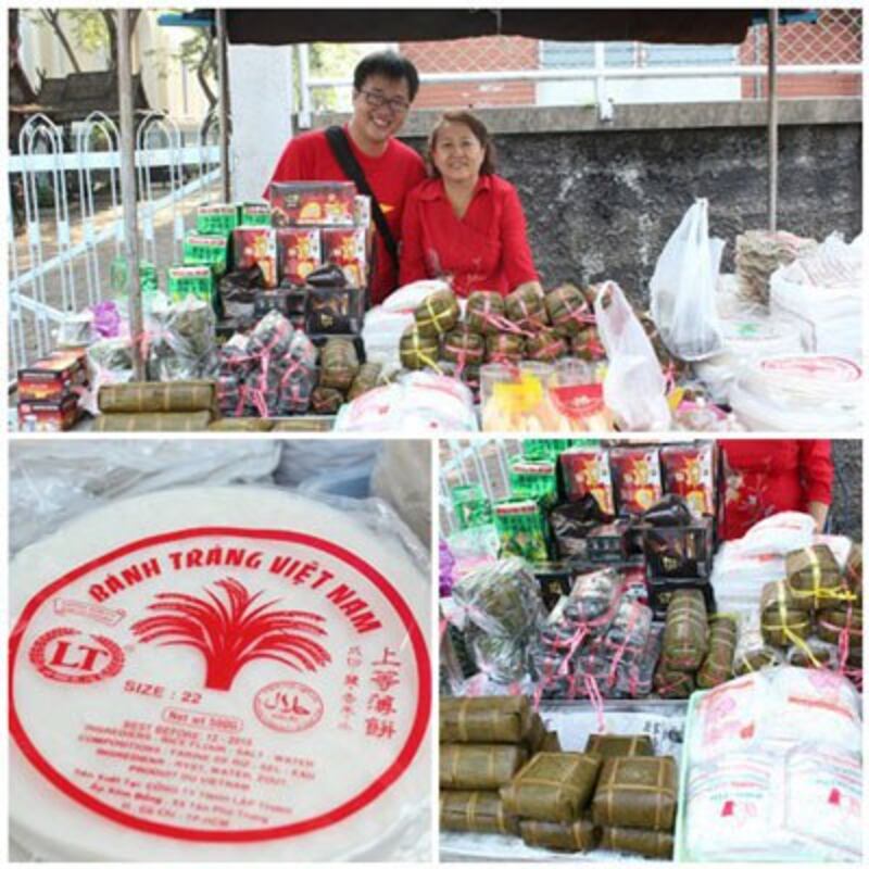 Gian hàng của chị Bé tại chợ Việt Samsen ở Bangkok bán bánh chưng, nem chua, giò, bánh tráng, chè, café… Courtesy photo.