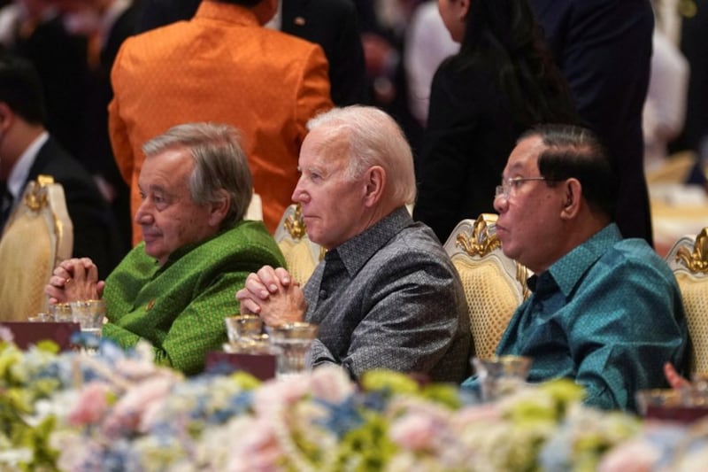 United States President Joe Biden, then-Cambodian Prime Minister Hun Sen and United Nations Secretary-General Antonio Guterres watch a cultural performance at a dinner during the ASEAN summit, in Phnom Penh, Nov. 12, 2022. Credit: Kevin Lamarque/Reuters