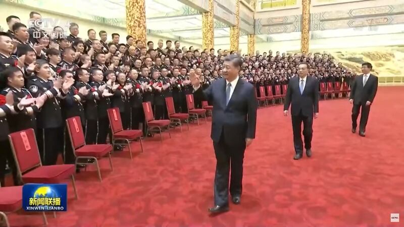 近平25日出席全国公安系统英雄模范立功集体表彰大会。（央视新闻截图）