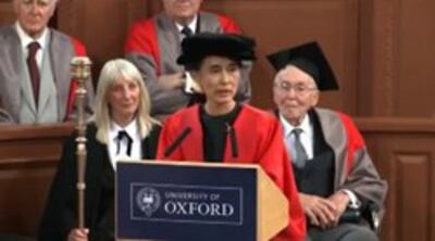 Bà Aung San Suu Kyi nhận bằng tiền sĩ danh dự tại đại học Oxford- RFA screenshot