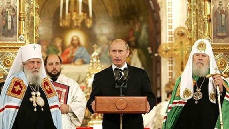 Signing the Act on Canonical Communion is the event affects all Russians, is of historic proportions, and has a huge moral significance (签署圣餐法案是一个影响所有俄罗斯人的事件，具有历史性的意义，并具有巨大的道德意义)May 17, 2007 Cathedral Of Christ The Saviour, Moscow (2007年5月17日 莫斯科基督救世主大教堂) 图片和说明文字源自普京总统官方网站