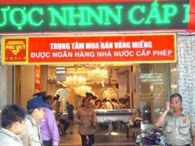 Một tiệm bán vàng được Ngân hàng nhà nước cấp phép. RFA