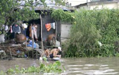 Nguồn nước là môi trường dễ bị nhiễm trùng cũng như lan truyền các bệnh truyền nhiễm