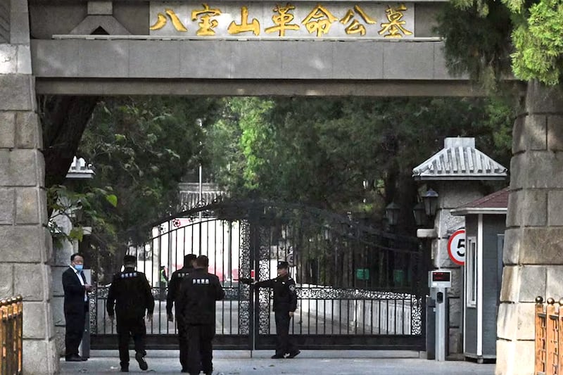 The farewell ceremony for Li Keqiang's body was held at the Babaoshan Revolutionary Cemetery in Beijing, with security personnel at the entrance, Nov. 2, 2023.