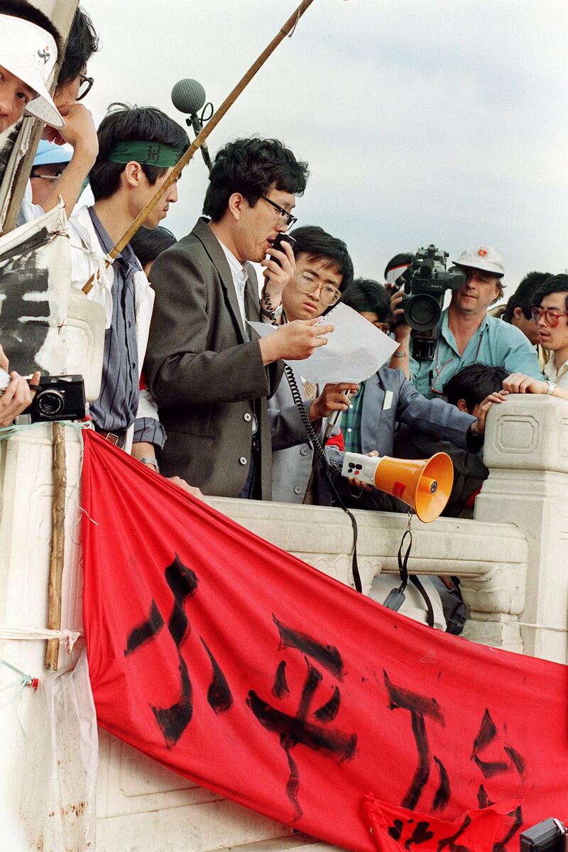 1989年5月19日，学生领袖在天安门广场宣布结束为期一周的民主绝食抗议。 （法新社）