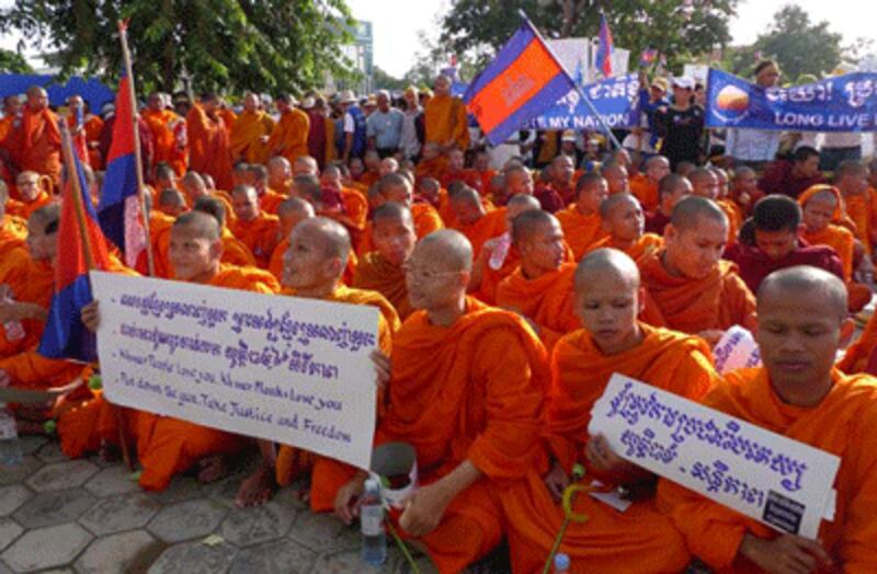 Monks were among those who attended the mass protest. (RFA photo)