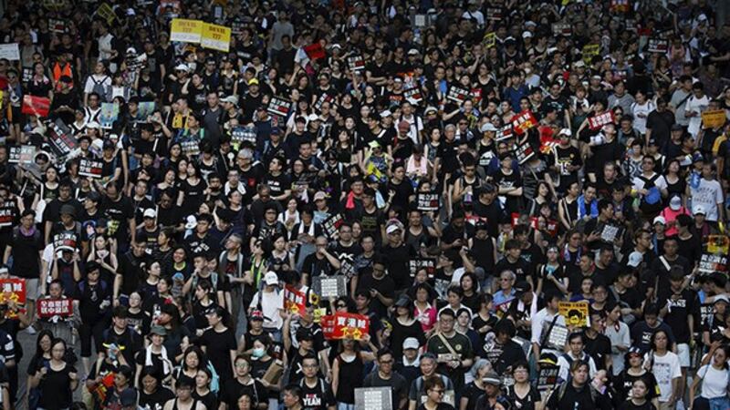 2019年7月1日，香港民众上街游行，表达他们的诉求。（美联社）