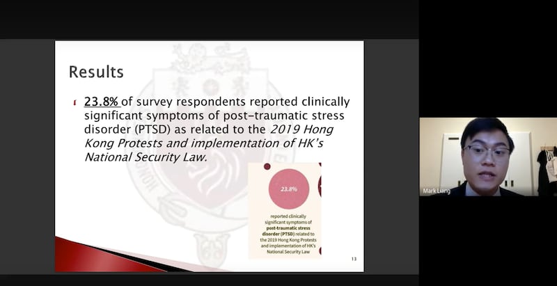 主力撰写报告的英国剑桥大学研究员Mark Liang表示，不少港人即使已身在英国，却仍无法摆脱过去伤痛记忆，在努力适应在英生活的同时，也尝试处理个人情绪。 （网上发布会截图）