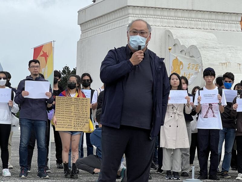 台湾人权工作者李明哲说明声援白纸运动，是让台湾人清楚中国特色社会主义。(记者 黄春梅摄)