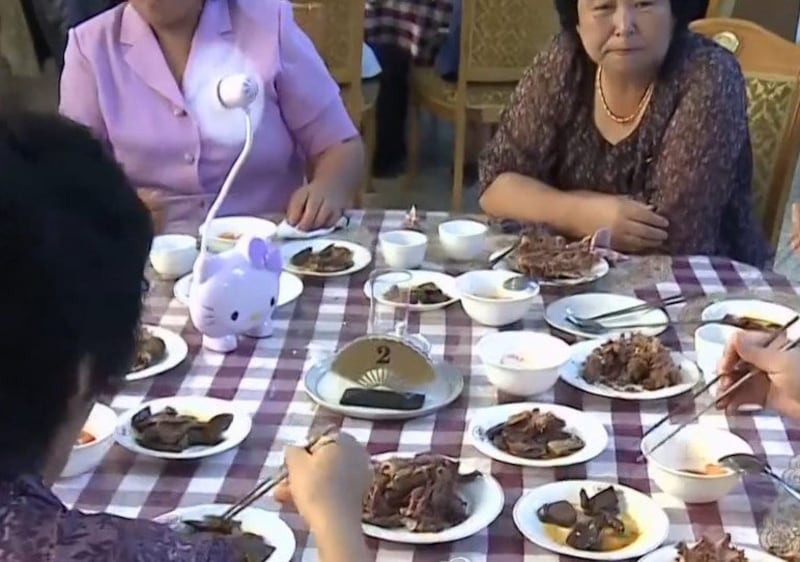 This file photo shows a meal at the Pyongyang Dangogi Restaurant on Tongil Street in the North Korean capital. Photo: Yonhap