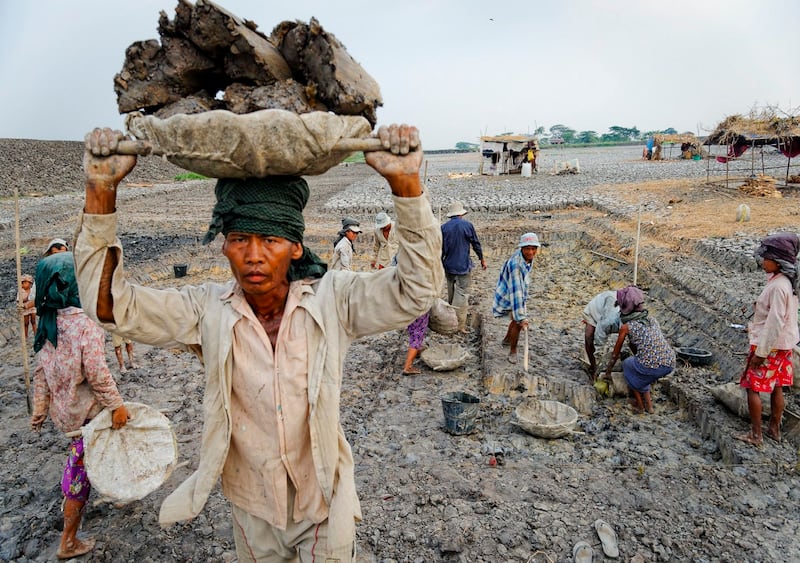 Workers labor at an irrigation construction site, May 2013 in Mawlamyaingyun, Myanmar. (Marcel Crozet via Flickr)