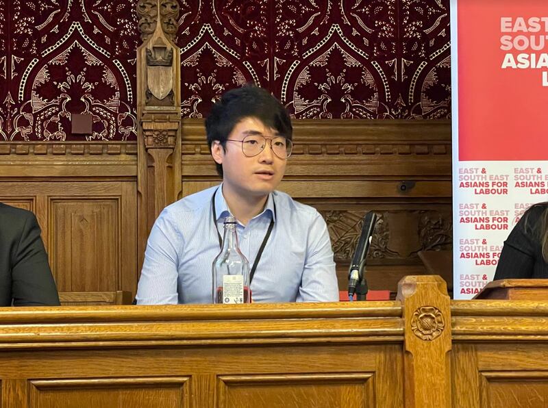 在英港人团体“英国港侨协会”创办人郑文杰认为英国政府有必要防范中共渗透，保护香港人和全体国民安全，让他们真正在英国得享自由，不用再因恐惧而不敢发声。 (吕熙摄)