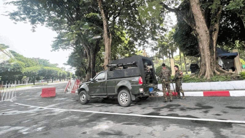 Junta troops prepare to set up a security checkpoints in Yangon, Myanmar, July 19, 2022. Credit: RFA