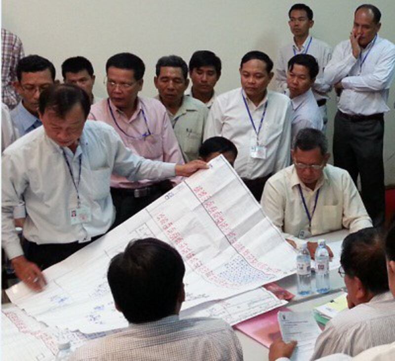 NEC officials show Battambang ballot records to reporters and members of the Constitutional Council and the opposition at the Ministry of the Interior compound in Phnom Penh, Aug. 28, 2013. Photo credit: RFA. 