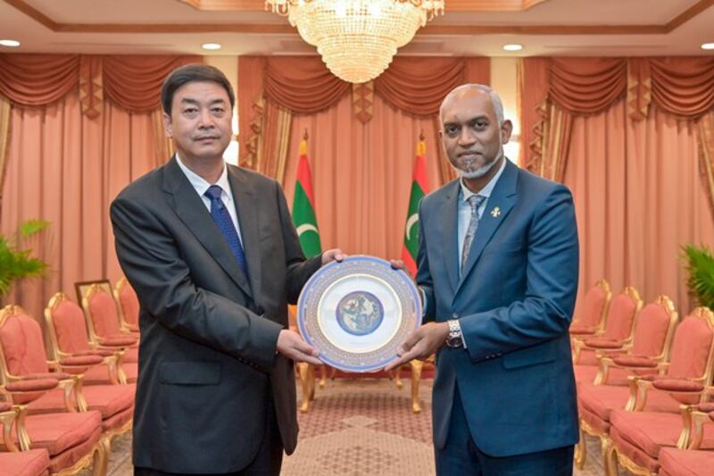 H.E. Yan Jinhai (L), chairman of China's Xinjiang Uyghur Autonomous Region, pays a courtesy call to Maldives President Mohamed Muizzu in Malé, capital of the Maldives, Nov. 21, 2023. (President's Office/Republic of Maldives)