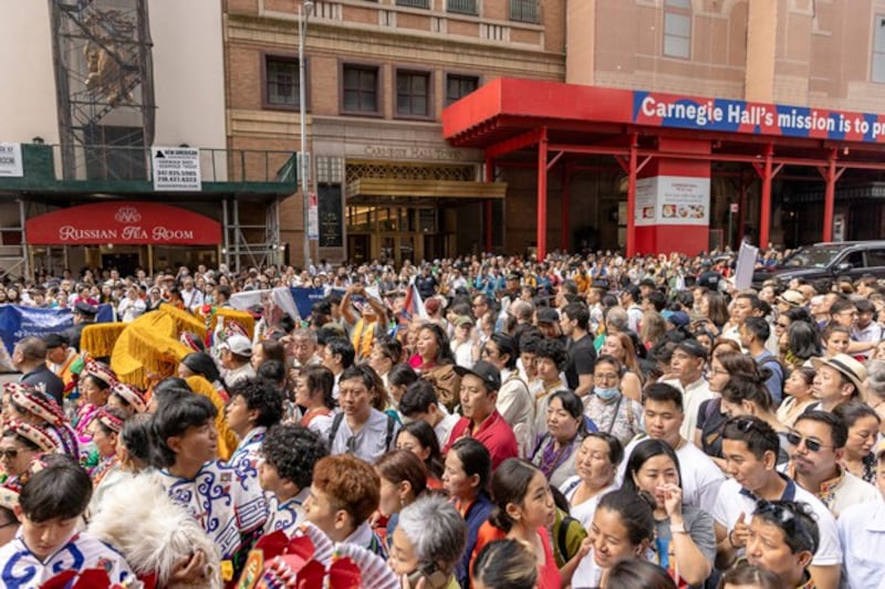 Crowds wait outside a hotel where Tibetan spiritual leader, the Dalai Lama, will stay in New York City, June 23, 2024. (Jeenah Moon/Reuters)