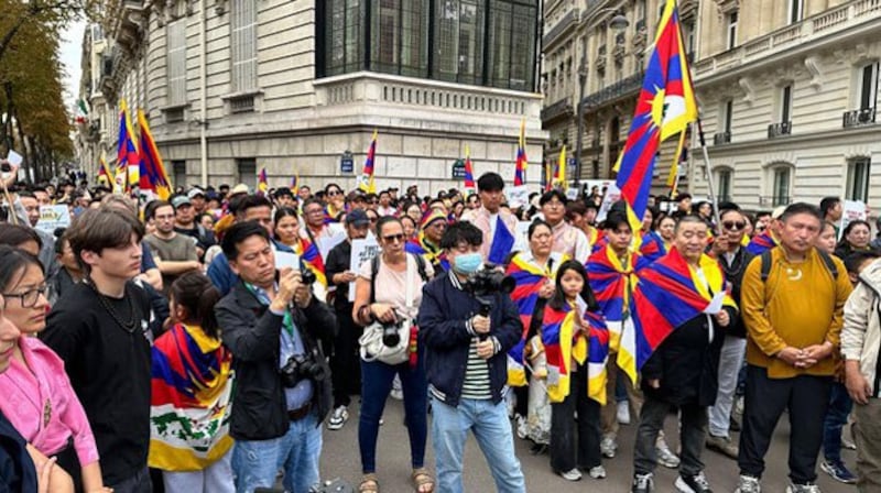 Tibetans and Tibet supporters in France protest in front of the Musée Guimet in Paris, Sept. 21, 2024. (Tibet Tenzin/Paris)