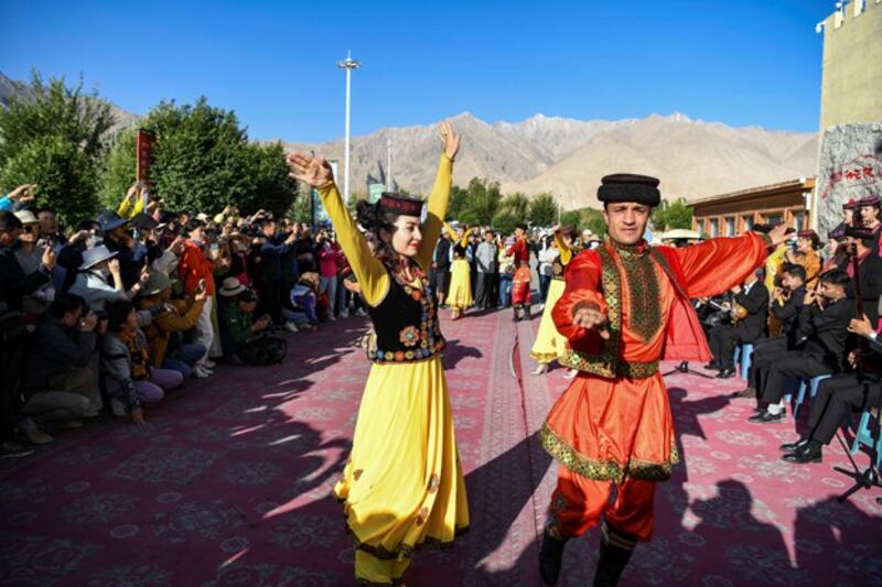 Performers dance to welcome visitors at a tourist service center in Taxkorgan Tajik Autonomous County, northwestern China's Xinjiang Uyghur Autonomous Region, Aug. 31, 2023. Credit: Hu Huhu/Xinhua via Getty Images