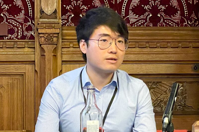 在英港人團體「英國港僑協會」創辦人鄭文傑，認為英國政府有必要防範中共滲透，保護香港人和全體國民安全，讓他們真正在英國得享自由，不用再因恐懼而不敢發聲。 （呂熙 攝）