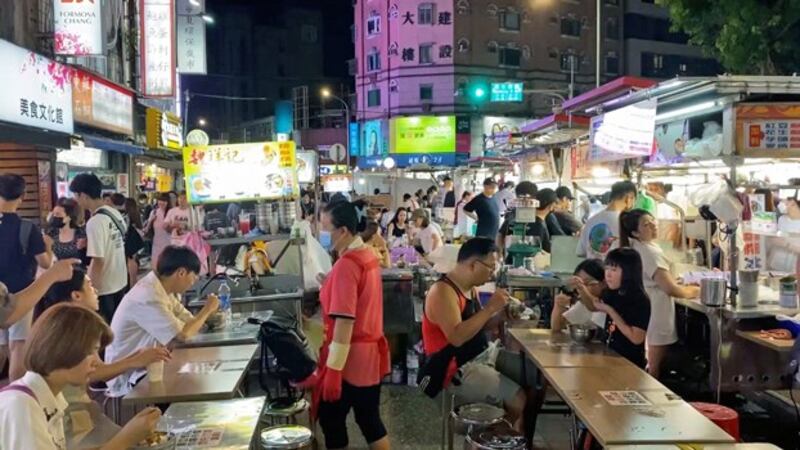 A Taiwan's Tourism Bureau survey found that the island's night markets have long been the top attraction for tourists. Credit: RFA