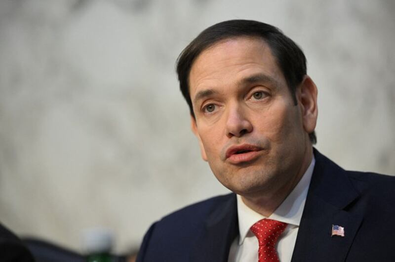 美国共和党籍参议员马克·卢比奥（Marco Rubio）在2023年7月19日发布的声明中表示："在美国资本和芯片的帮助下，中国日益强大。我们不能允许中国获得先进的人工智能芯片"。（法新社资料图）