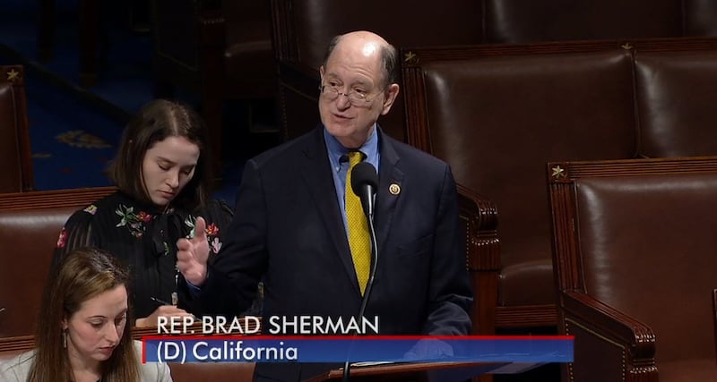 美国众议院外交委员会亚太小组委员会首席民主党议员舍尔曼(Brad Sherman)。（视频截图）