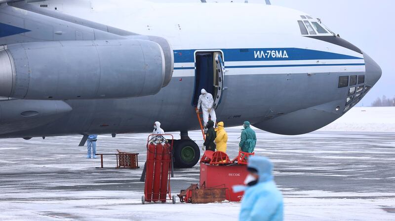 2020年2月5日俄罗斯军机协助本国公民从中国离开。（美联社）