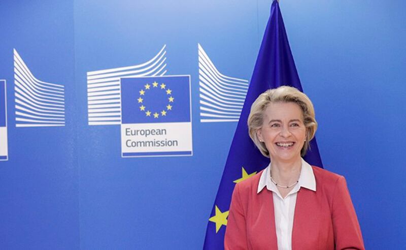 欧盟委员会主席冯德莱恩（Ursula von der Leyen）强调，民主给人民说话的自由、行动的自由和选择的自由。（美联社图片）