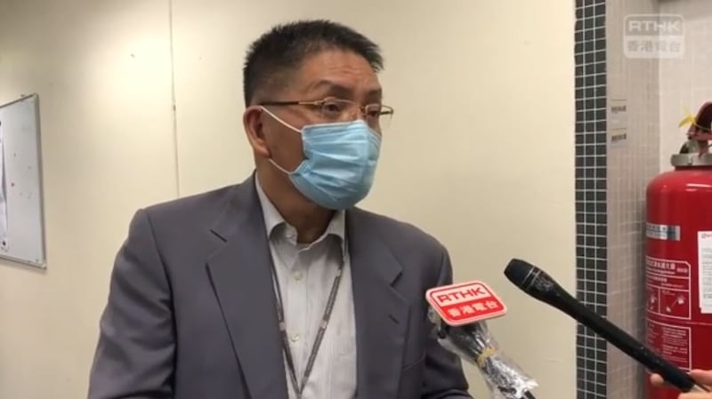 主管香港电台的广播处长梁家荣他形容事件罕见，关心同事被捕会否造成寒蝉效应。(视频截图/PTHK) 