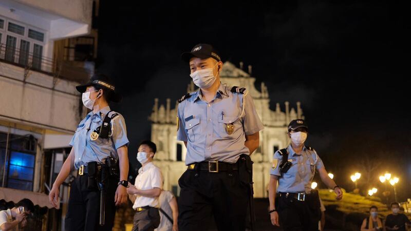 2020年6月4日，警察在往年举行烛光晚会的议事亭前地，展开清场行动。（崔子钊独家提供）