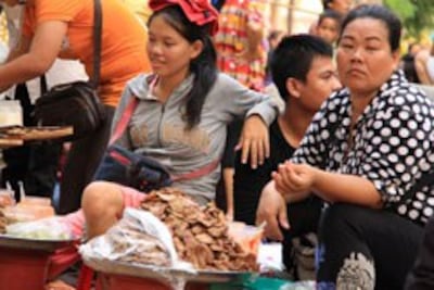 Người Việt bán hàng rong tại thủ đô Phnom Penh, ảnh chụp ngày 15/4/2013. RFA PHOTO/Quốc Việt.