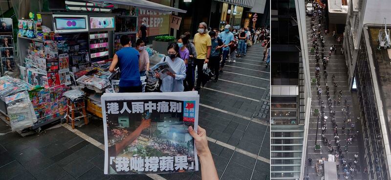 组合图片：2021 年 6 月 24 日，香港市民在市中心街道的报摊前排队等候最后一期的《苹果日报》。 （美联社）