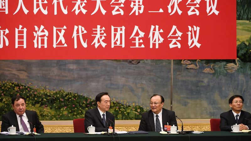 前中共新疆自治区党委书记陈全国（左二）在人大会议上。（AFP）