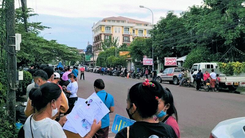 Laotians check their passport applications as they wait to submit them to the Consular Department at the Ministry of Foreign Affairs in Vientiane, Laos, June 10, 2022. Credit: RFA