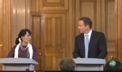 Thủ tướng Anh David Cameron đón tiếp bà Aung San Suu Kyi- RFA screenshot