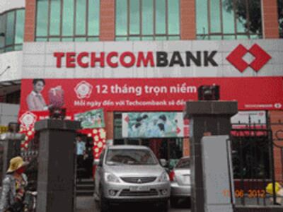 Chi nhánh ngân hàng Techcombank ở Hà Nội, ảnh chụp ngày 11-06-2012. RFA photo.